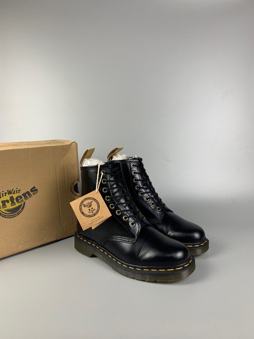 Dr Martens 1460 Vegan, Fesyen Pria, Sepatu , Sepatu Boot di Carousell