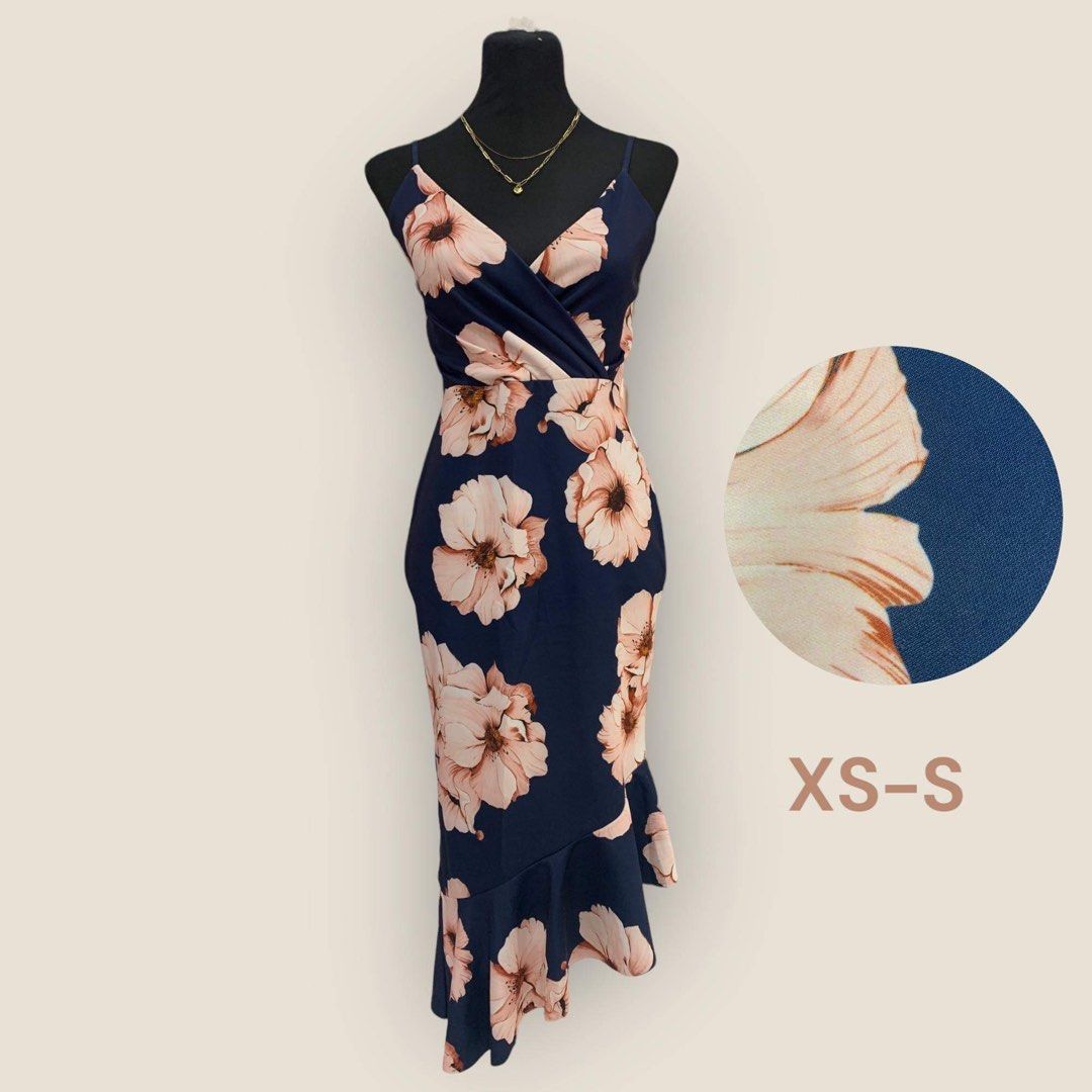 Floral dress (Category: Dresses) located in Quezon City. Submitted by phammy (Listing ID 1240975900, Image 1). Description: Adjustable strap Can fit up to semi ned.