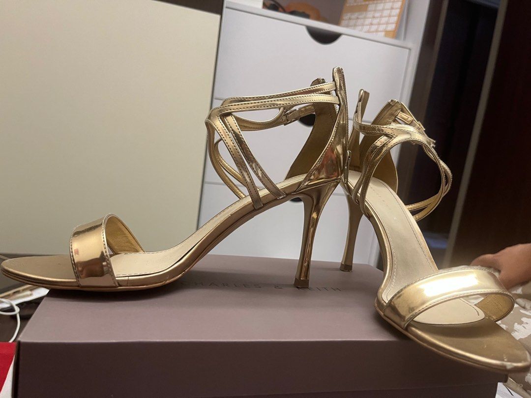 Gold three inch heels discount