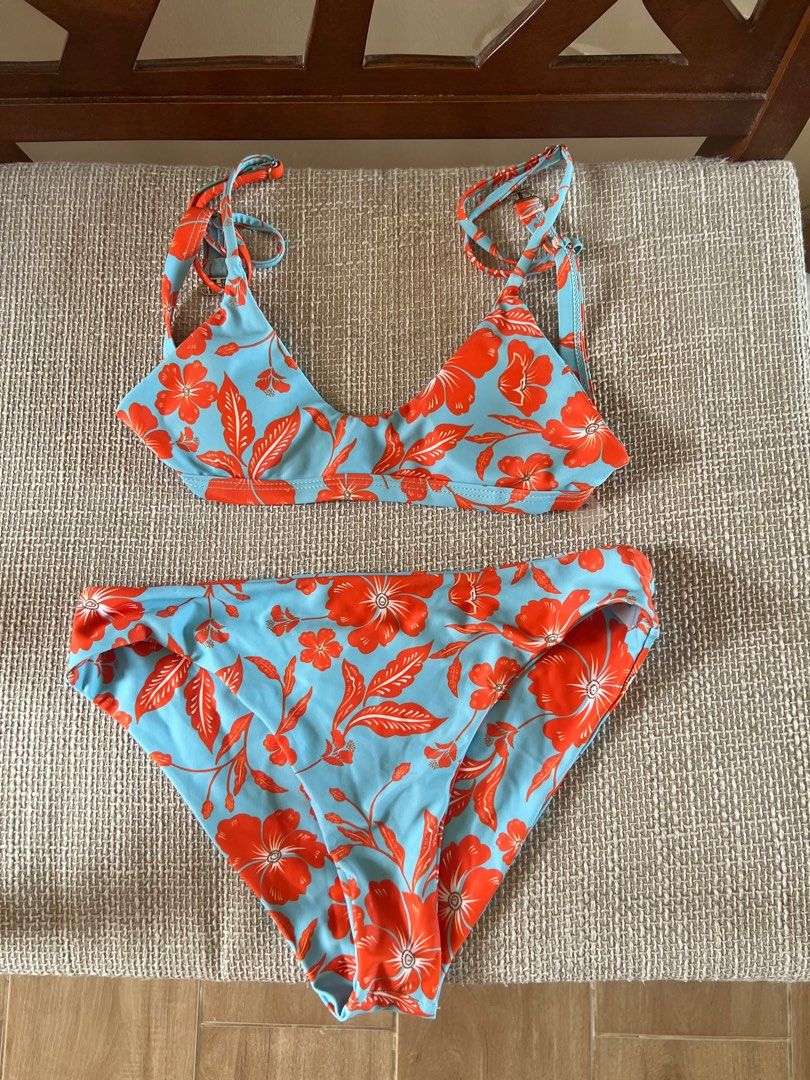 Hawaiian bikini set on Carousell