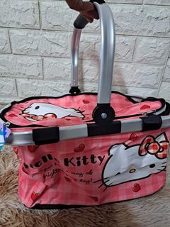 💥HELLO KITTY PICNIC BASKET
WITH INSOLATION 
SIZE:37x24CM✅️