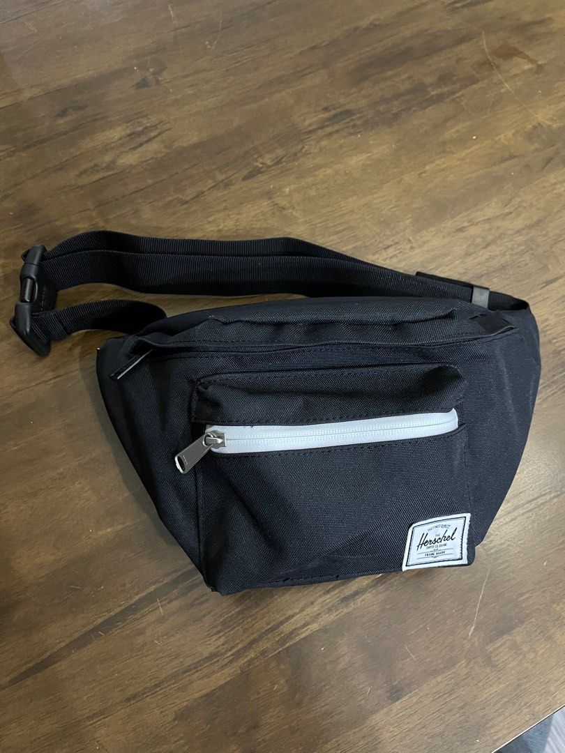 Seventeen clearance hip pack