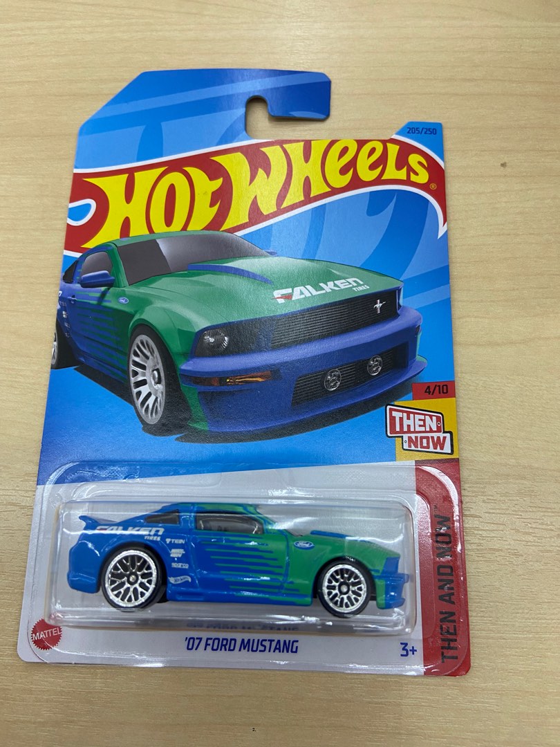 Hot wheels 07 ford mustang top