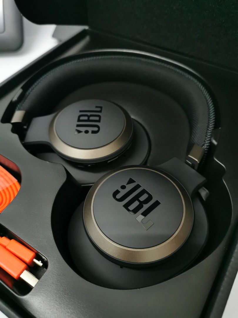 Jbl live best sale 650btnc black