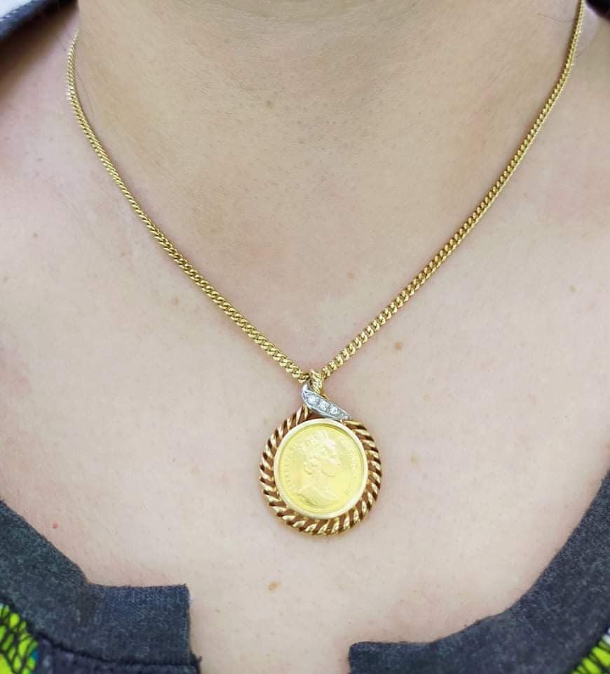 K18 Japan Gold Queen Elizabeth Pendant, Women's Fashion, Jewelry