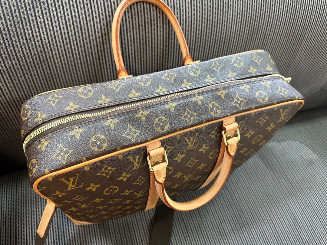 Louis Vuitton document bag - Porte Documents Voyage PM, Men's Fashion,  Bags, Briefcases on Carousell