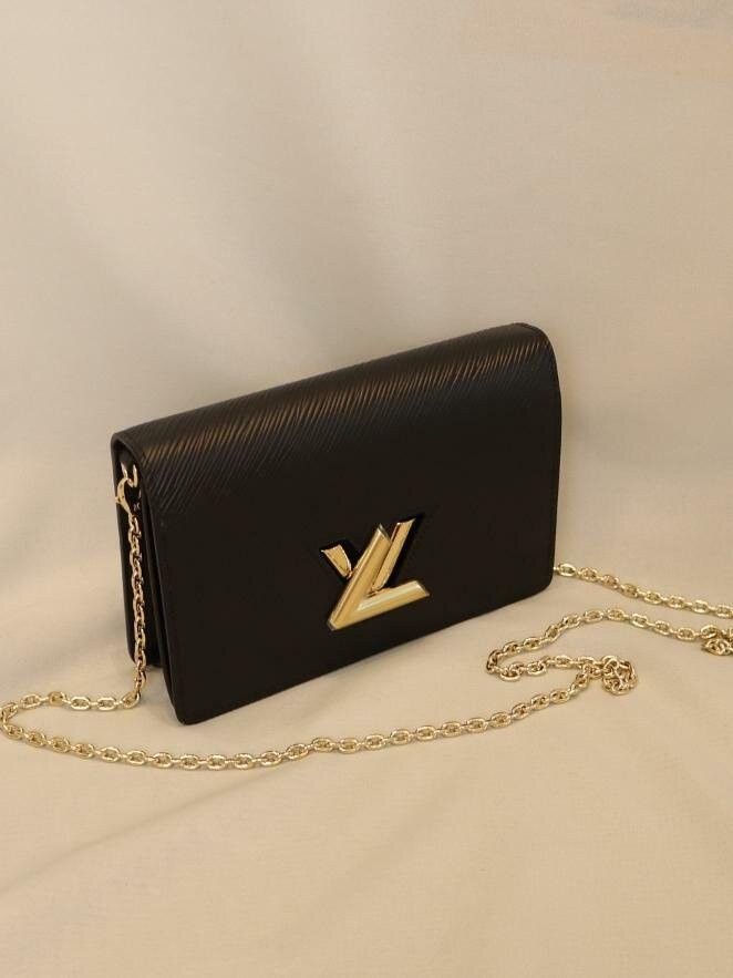Louis Vuitton* Twist Belt Chain Pouch Black, Luxury, Bags & Wallets on  Carousell