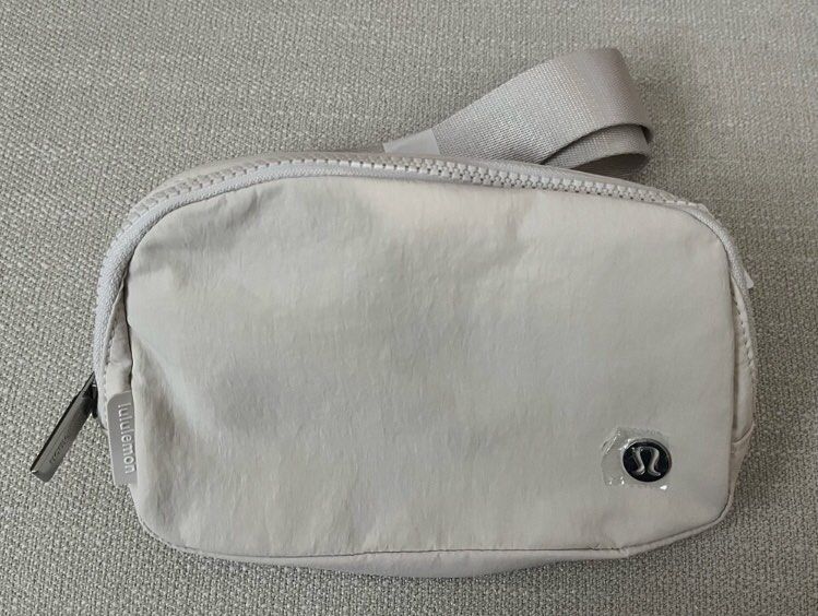 Lululemon Athletica Everywhere Belt Bag 1L (White), White Opal
