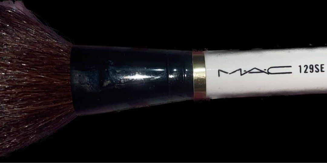 Mac Blush Contour Brush 129 SE (Category: Makeup) located in Quezon City. Submitted by _prelovedxogalore (Listing ID 1240949693, Image 1). Description: original mac.