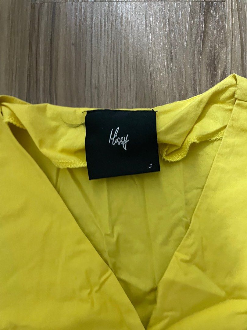missy sleeveless top (Category: Blouses) located in Rizal. Submitted by esquivel.declutter (Listing ID 1240853941, Image 2). Description: .
