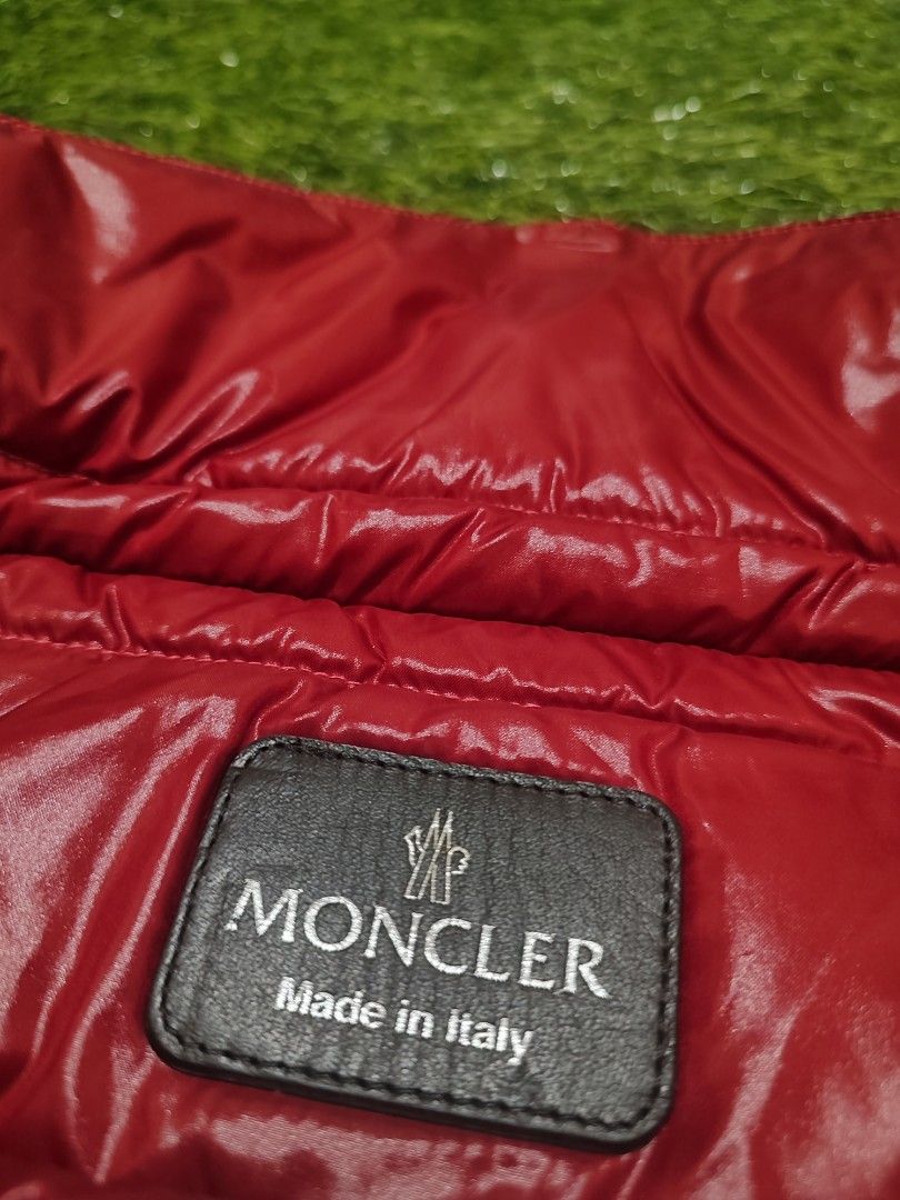 Moncler clutch 2025
