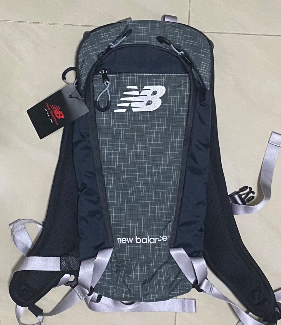 New Balance Running All Terrain 4L Backpack, 運動產品, 其他運動配件 - Carousell