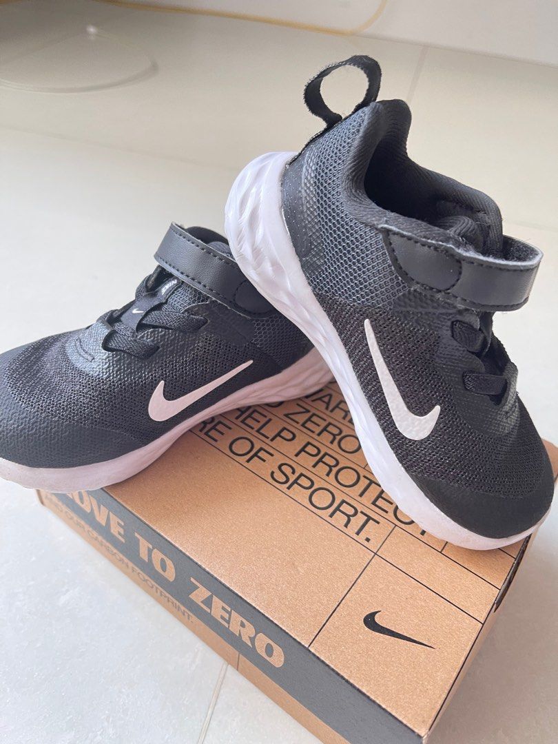nike shoes tie themselves
