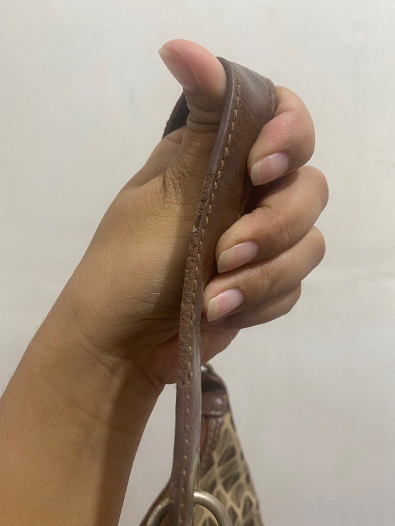 Nine West Kili-Kili Bag (Category: Luxury Bags & Wallets) located in Quezon City. Submitted by kimshop2 (Listing ID 1240859634, Image 2). Description: .