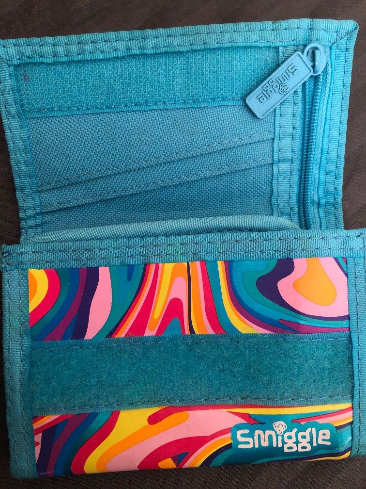 Original Smiggle Kids wallet preloved blue. (Category: Wallets & Card holders) located in Lipa City. Submitted by bherniz17 (Listing ID 1240806624, Image 2). Description: your little girls will surely like this smiggle wallet. no stains no flaw.