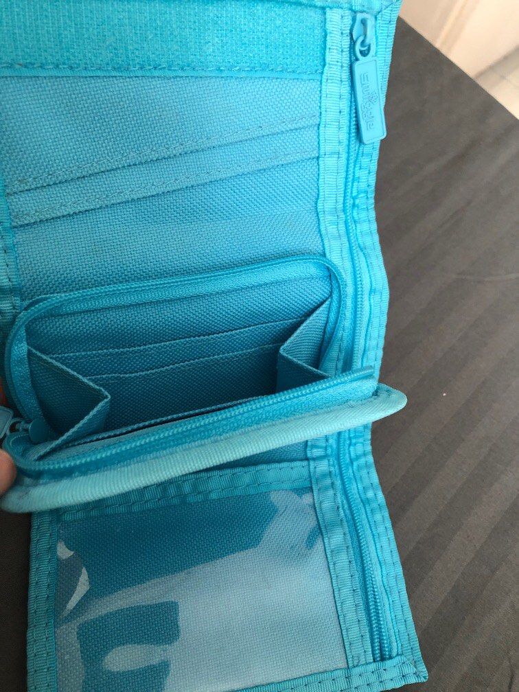 Original Smiggle Kids wallet preloved blue. (Category: Wallets & Card holders) located in Lipa City. Submitted by bherniz17 (Listing ID 1240806624, Image 3). Description: your little girls will surely like this smiggle wallet. no stains no flaw.