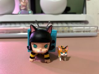 Pop mart figurine