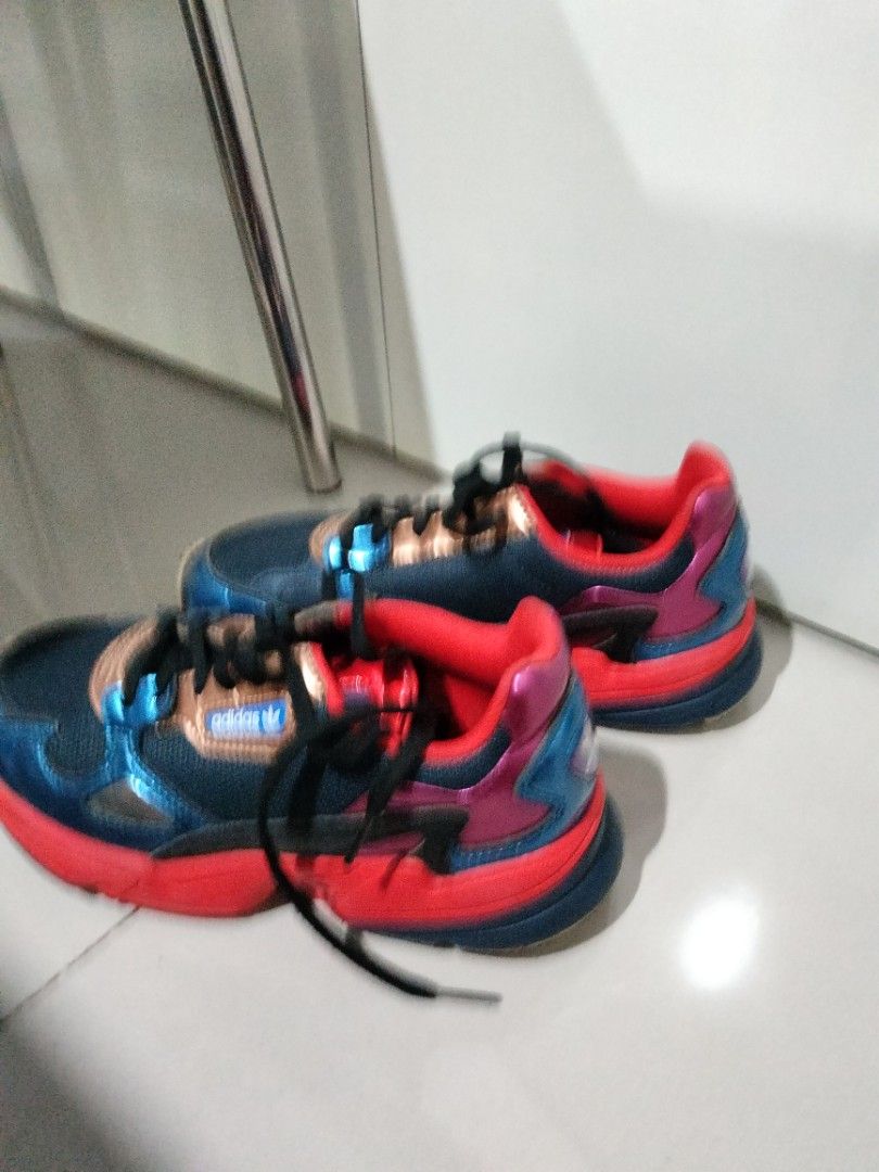 Preloved Adidas falcon original, Fesyen Wanita, Sepatu di Carousell