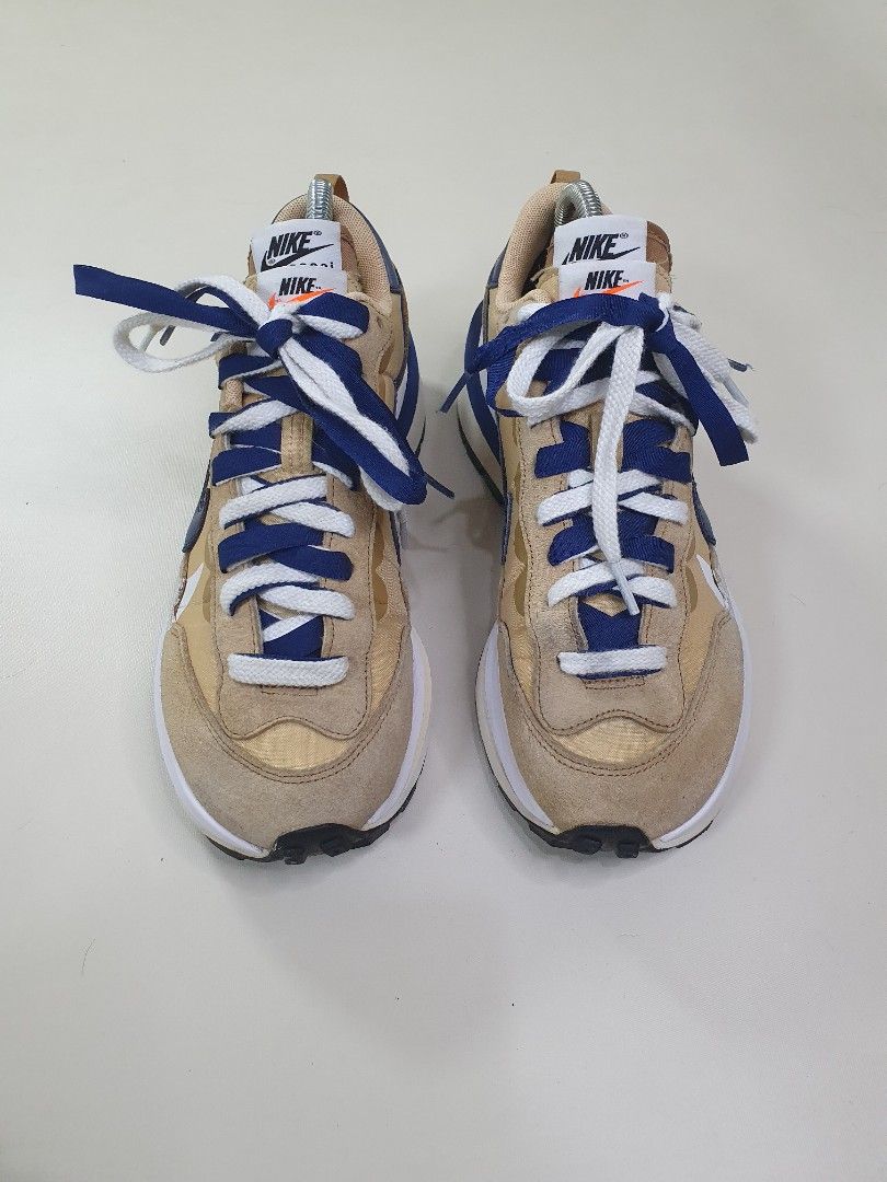 vaporwaffle sesame on feet