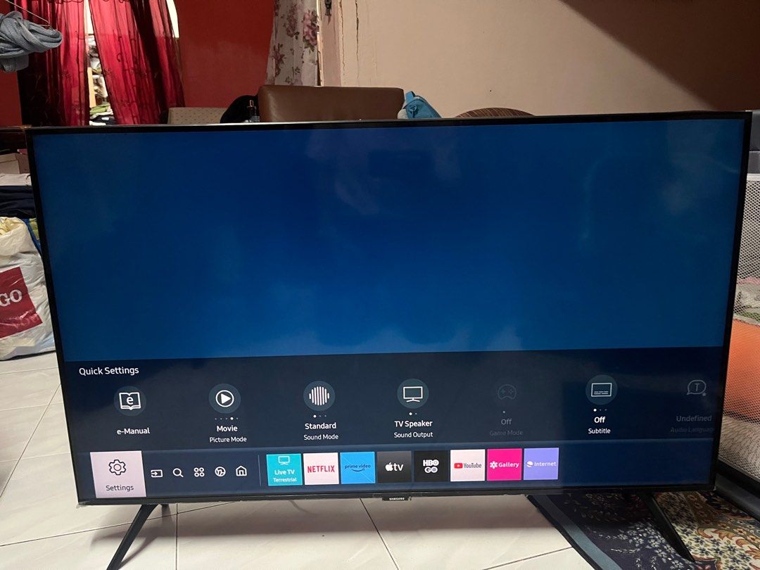 Samsung Crystals UHD 4K smart tv 43, TV & Home Appliances, TV