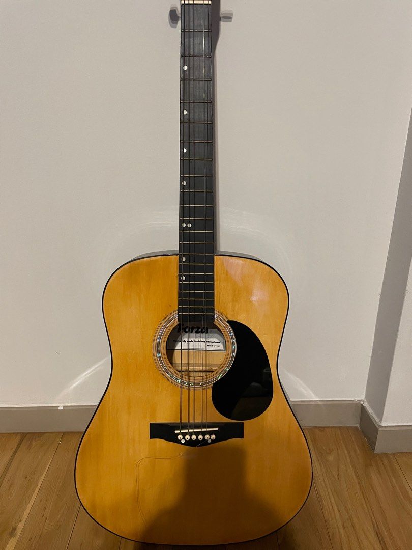 Selling guitar, Hobbies & Toys, Music & Media, Musical Instruments on