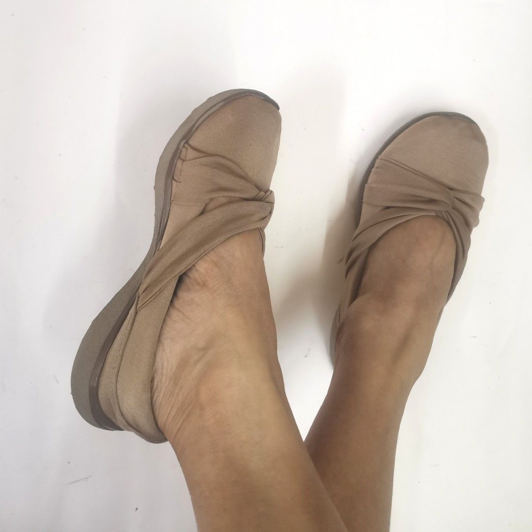 Skechers Heathered Jersey Mary Jane Cris Cross Strap Taupe Deep Cushioned Us5