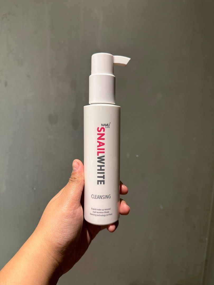 SNAILWHITE Cleansing (151ml) (Category: Face Care) located in Rizal. Submitted by maeminishop (Listing ID 1240845065, Image 1). Description: ITEM: ✨Good for oil cleansing ✨Claims to be good for double cleansing (dirt and makeup and other impurities) ✨Bought January 2023 ✨Expirty: 11/2023 ✨Used to try only ✨ No Box , sold as product only RFS: Decluttering 📍 Taytay Rizal Shipping via Gogoxpress (80 pesos if to MM or Greater Manila) and can accommo