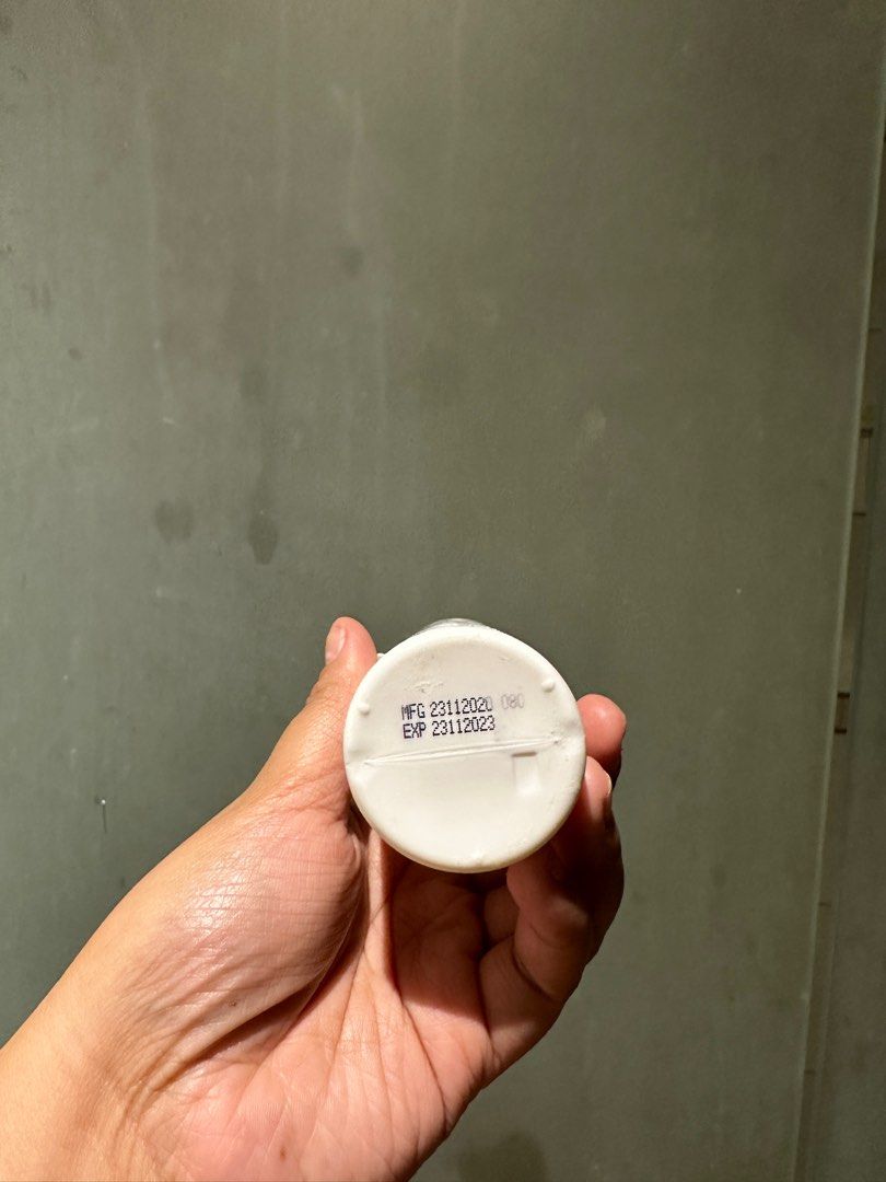 SNAILWHITE Cleansing (151ml) (Category: Face Care) located in Rizal. Submitted by maeminishop (Listing ID 1240845065, Image 3). Description: ITEM: ✨Good for oil cleansing ✨Claims to be good for double cleansing (dirt and makeup and other impurities) ✨Bought January 2023 ✨Expirty: 11/2023 ✨Used to try only ✨ No Box , sold as product only RFS: Decluttering 📍 Taytay Rizal Shipping via Gogoxpress (80 pesos if to MM or Greater Manila) and can accommo