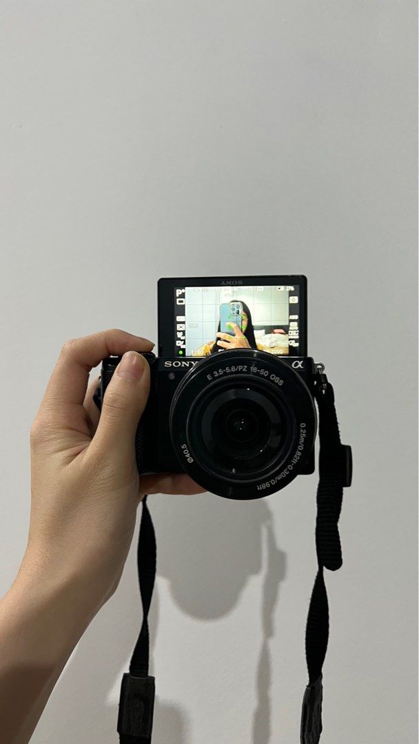 Sony alpha 5000 sony a5000 camera mirrorless Fotografi di