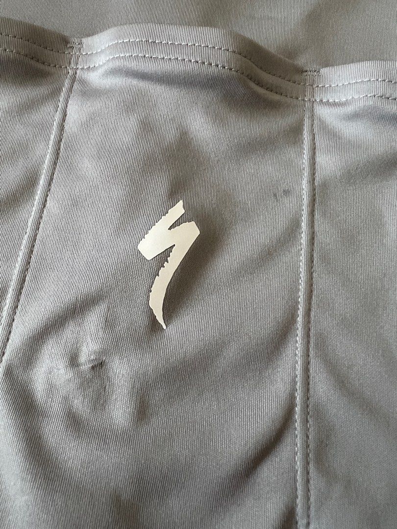 Specialized Women's RBX Classic Short Sleeve Jersey Grey (Category: Activewear) located in Singapore. Submitted by backlog (Listing ID 1240889607, Image 3). Description: Worn thrice, in good condition. Only the specialized logo at the back is a little faded as shown in pic 3. Selling as I prefer MAAP. Size XS. .