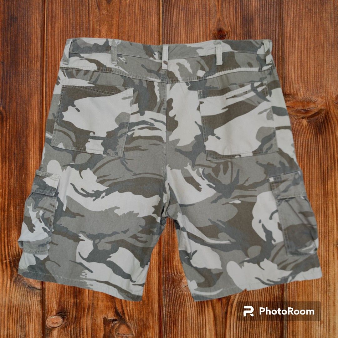 Authentic issue wrangler cargo hot sale shorts