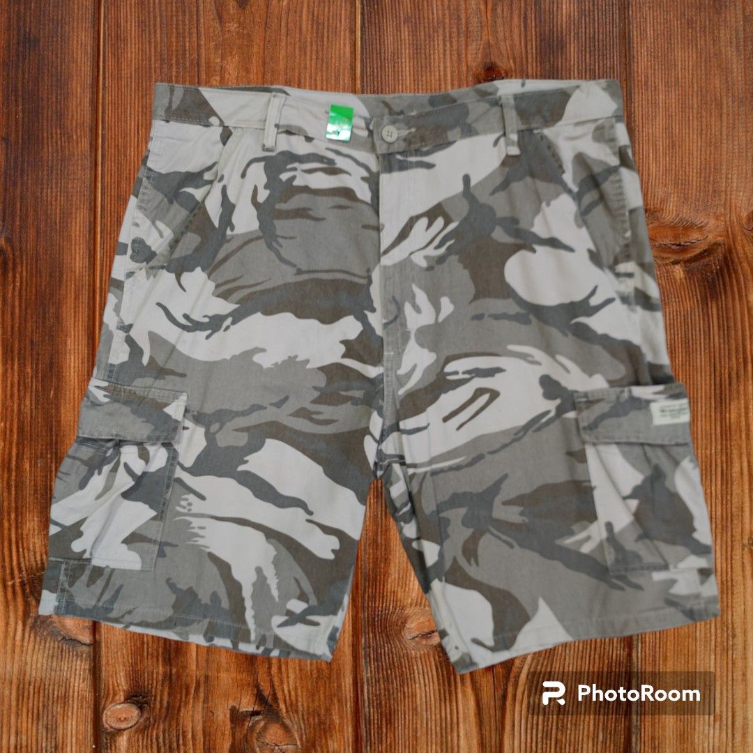 Wrangler authentic shop issue cargo shorts