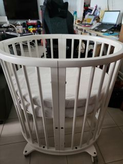 Stokke mini sleepi cot in white