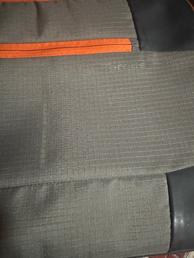 TARGUS (Category: Laptop Bags & Sleeves) located in Manila. Submitted by ilvoelv (Listing ID 1240826348, Image 3). Description: item in good condition . rfs : i have a new sleeves .