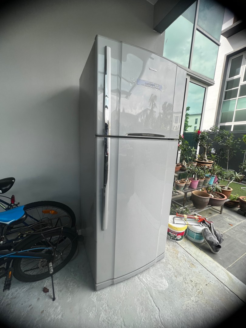 Toshiba 710l shop fridge