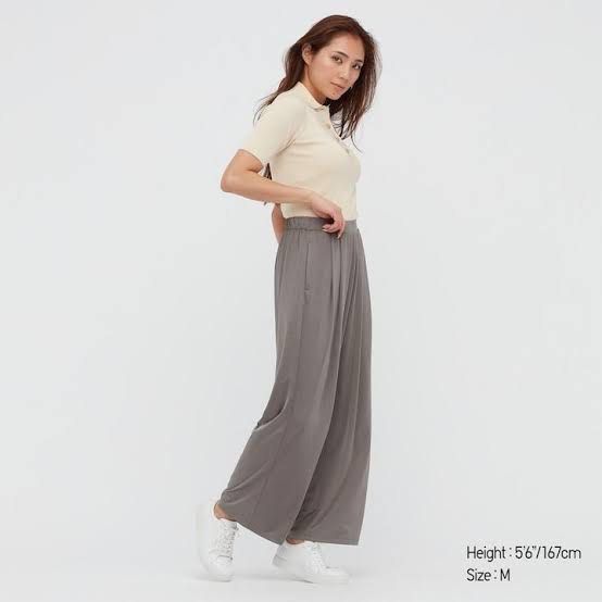 Uniqlo Pleated Wide Pants, Women's Fashion, Bottoms, Other Bottoms on  Carousell