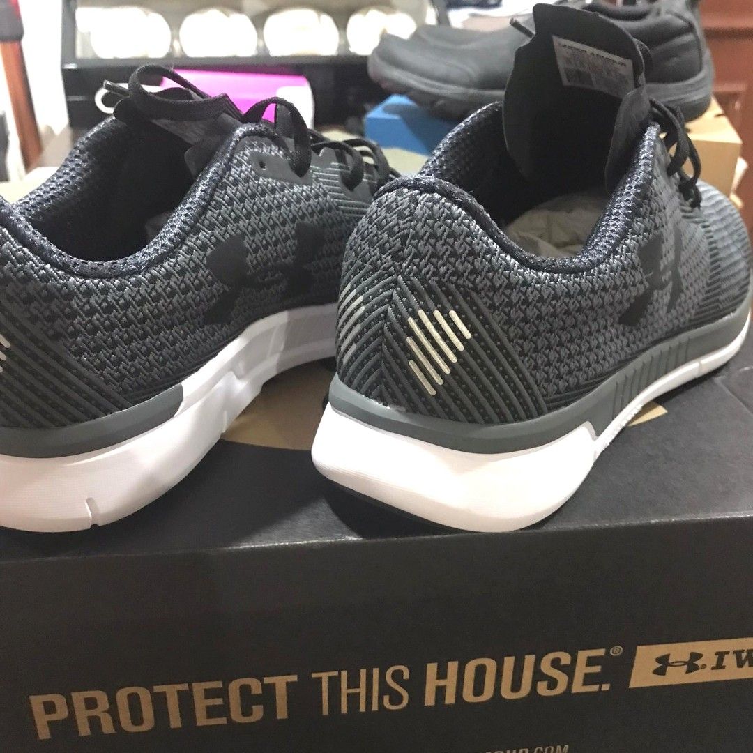 Under armour charged lightning mens hotsell