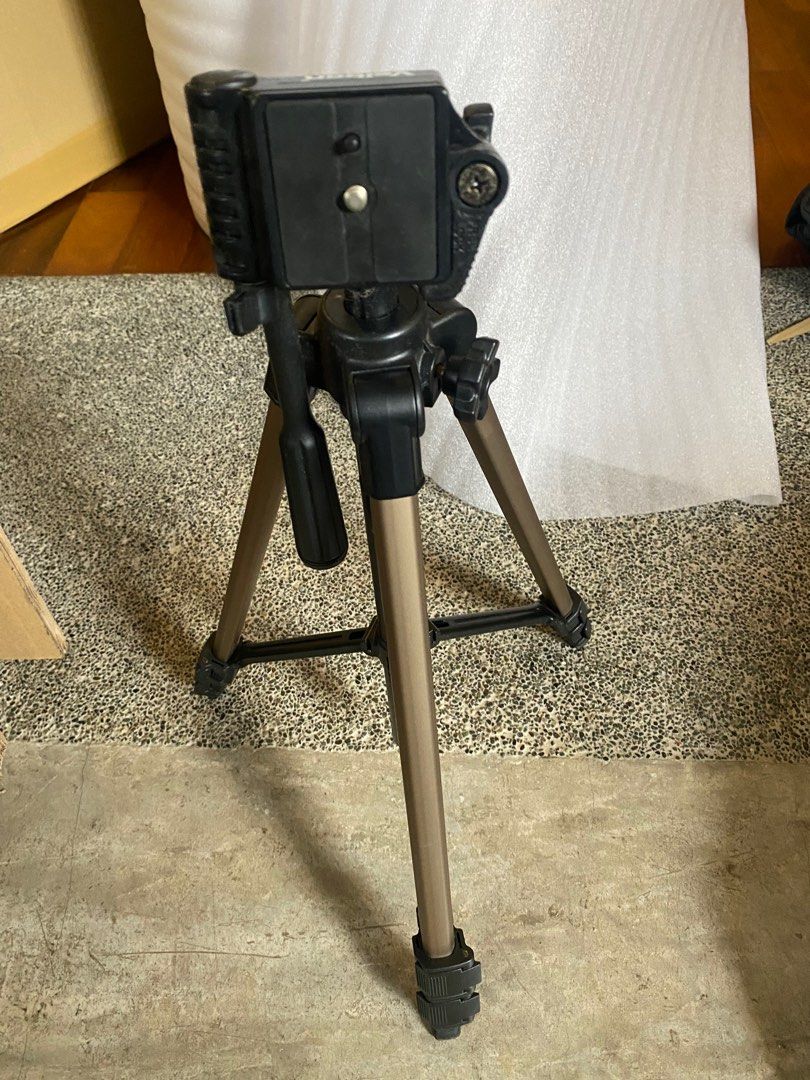 Velbon tripod and case, Photography, Photography Accessories, Tripods