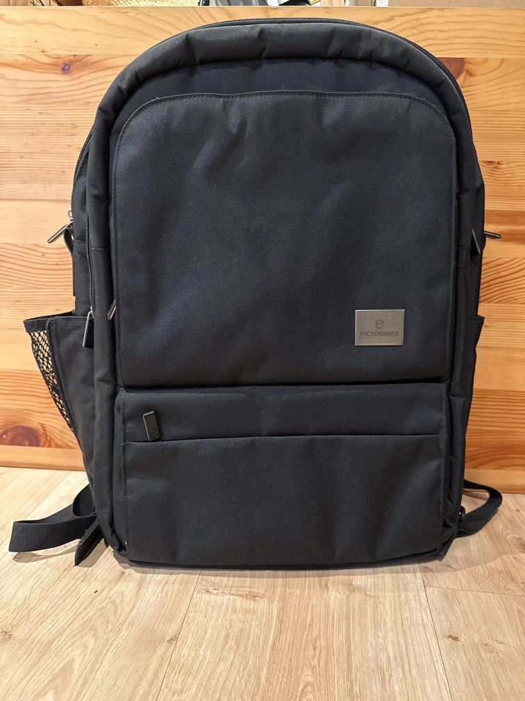 VICTORINOX SWISSMADE BACKPACK BLACK, Men's Fashion, Bags, Backpacks