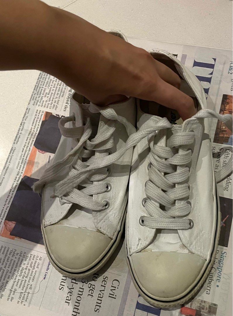 White canvas low top hotsell sneakers