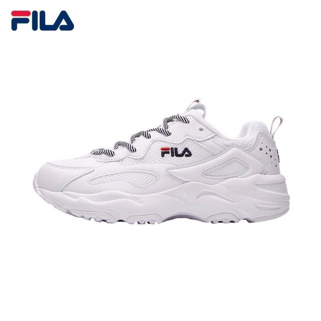 White chunky deals sneakers fila