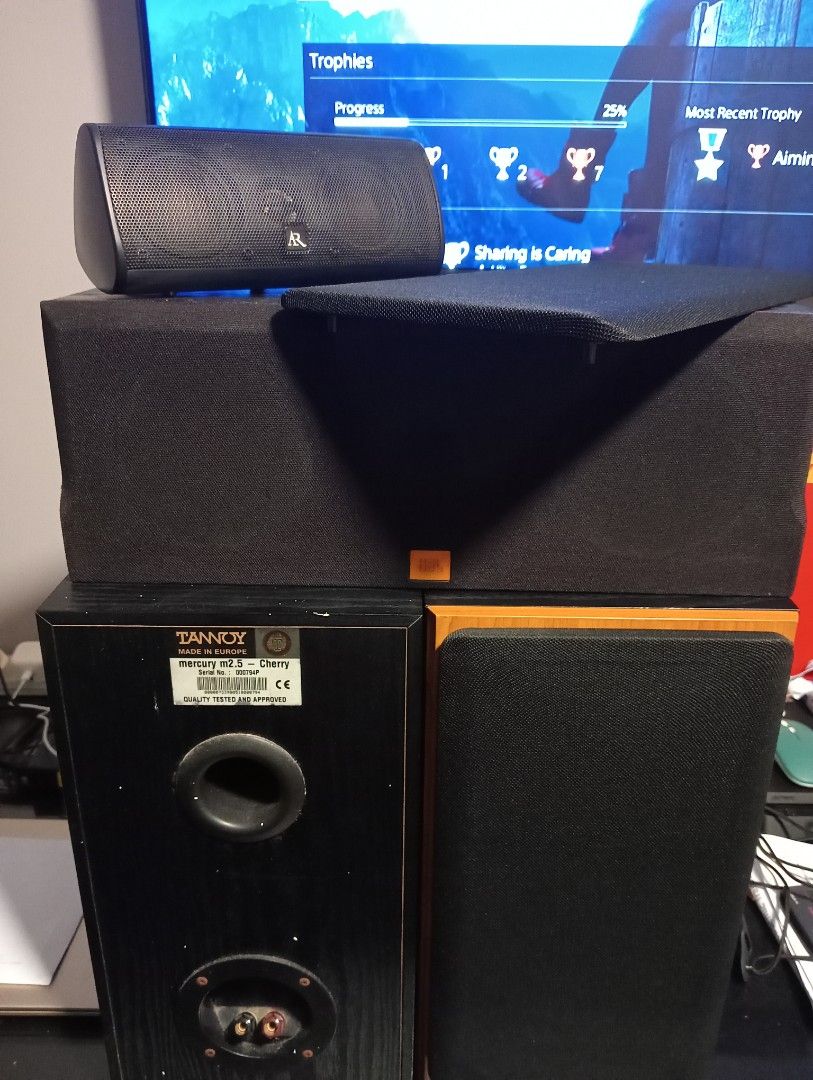 2 Centre Speakers. Left and Right Speakers, Audio, Soundbars, Speakers