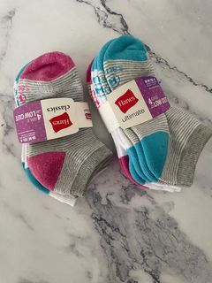 6 pairs Hanes Socks