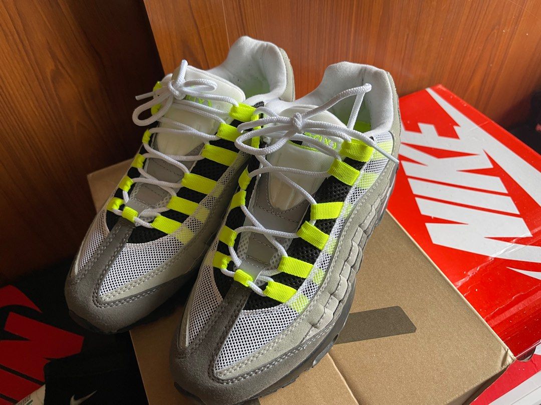 二手美品 無盒裝 US10號 Nike Air Max 95 OG Neon Yellow (2020) 價格：700元含運/  高雄可自取/寄送方式：7-11、全家店到店、蝦皮店到店、OK超商