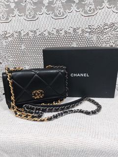 Chanel 2020 Navy Blue Crushed Velvet Chain Clutch With Charm BNIB