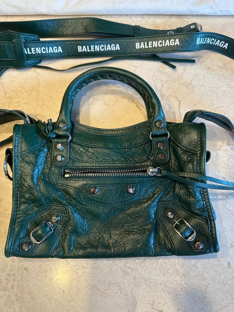 Balenciaga city bag in green . Come with mirror and dust bag, Luxury, Bags  & Wallets on Carousell