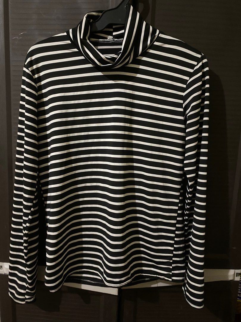 Black & White Stripes Turtle Neck Long Sleeved Top (Category: Longsleeves) located in Las Pinas. Submitted by pbb21 (Listing ID 1246101720, Image 1). Description: Unused ; washed and stocked only No issues Fits Med to Large.
