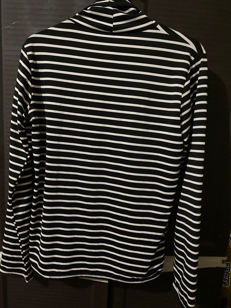 Black & White Stripes Turtle Neck Long Sleeved Top (Category: Longsleeves) located in Las Pinas. Submitted by pbb21 (Listing ID 1246101720, Image 2). Description: Unused ; washed and stocked only No issues Fits Med to Large.