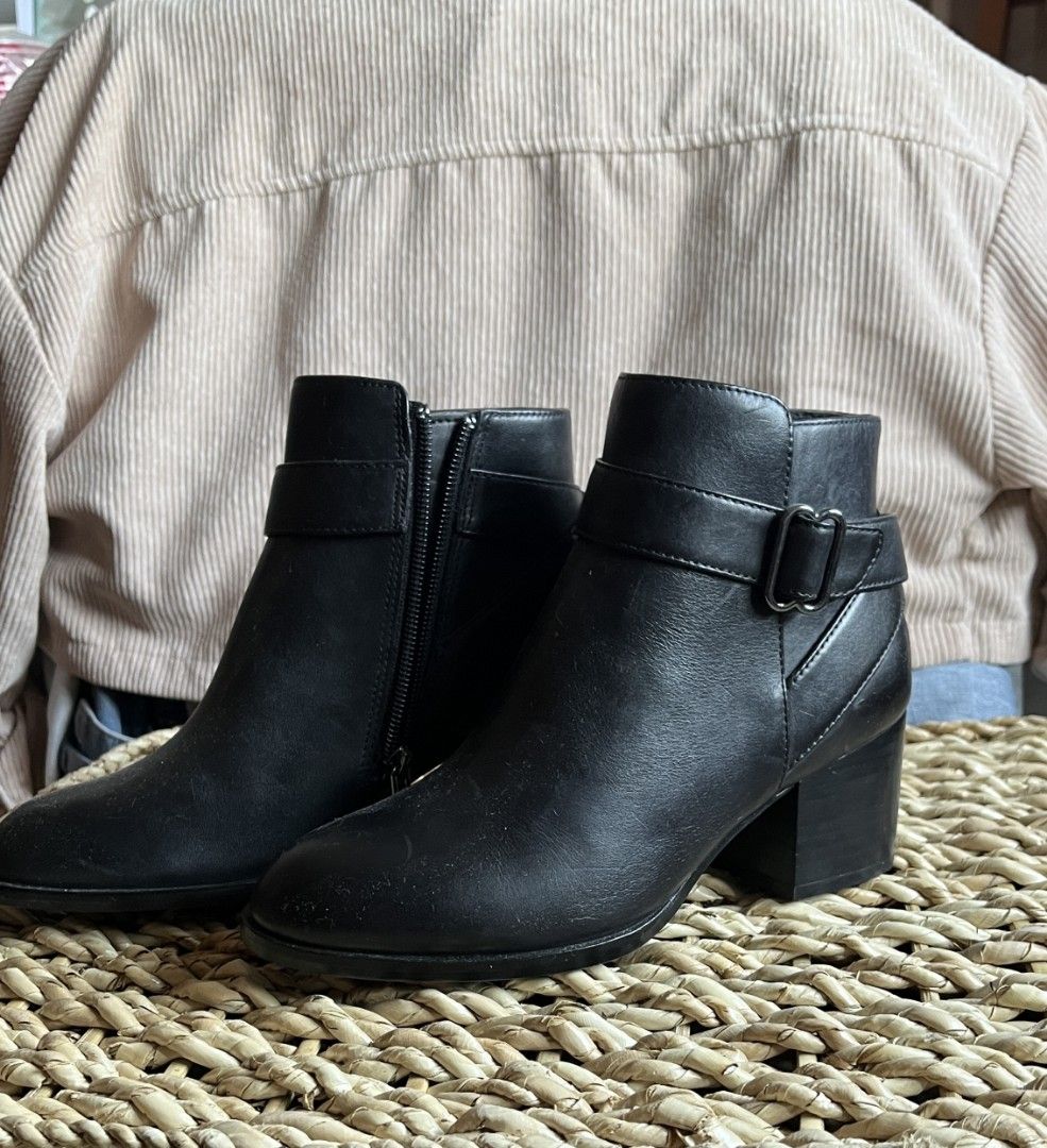 Aerosoles store leather boots