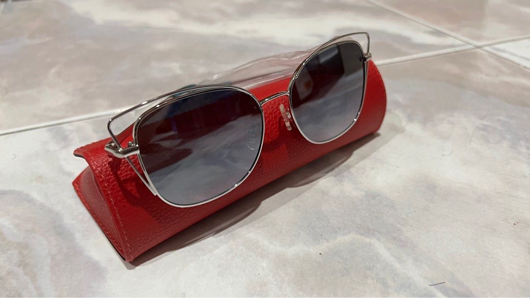 Brand New Guess Sunglasses Women s Fashion Watches